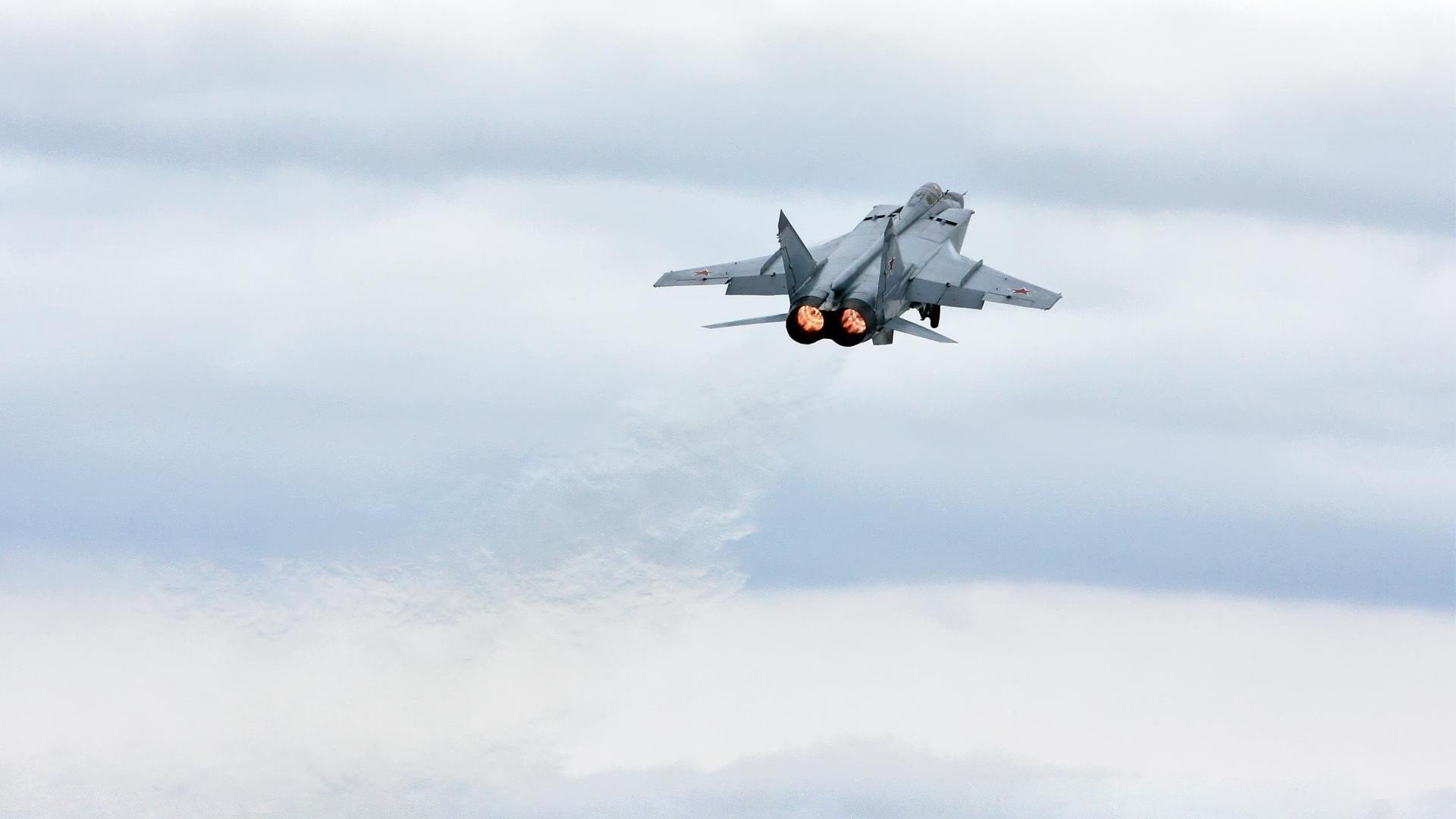 开云体育官网登入-五大联赛穿插阵型策略对球员适配性挑战分析，五大联赛穿插阵型策略对球员适配性挑战分析的影响